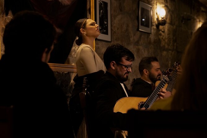 1-hour Intimate Fado Concert in a Typical Venue - One hour in Miragaia: what this concert really feels like