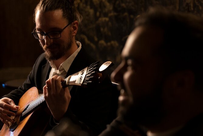 1-hour Intimate Fado Concert in a Typical Venue - Guitar and voice: what to listen for