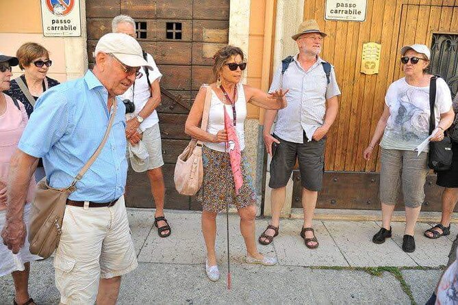 Arena di Verona Opera - Ticket + 1h City guided walking tour - Via Giuseppe Mazzini: a practical route through Verona’s center