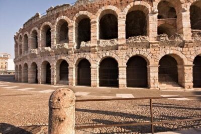 Arena di Verona Opera - Ticket + 1h City guided walking tour - The 60-minute Verona highlights walk: where the guide helps you read the city