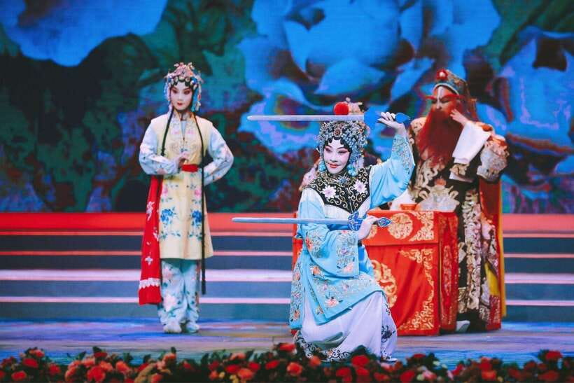 Beijing: Traditional Cultural Show Peking Opera Tickets - Liyuan Theatre in Jianguo Hotel Qianmen: The Setting You’ll Notice