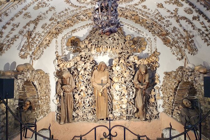 Capuchin Crypt Christmas Baroque Concert in Rome - Live a cappella in the Capuchins Convent Hall: what the concert feels like