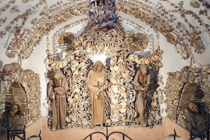 Capuchins Crypt Tour and Concert in Rome - Start at Via Veneto: finding the right entrance and settling in