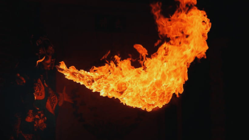 Chengdu: Liyuan Theater Sichuan Opera Face-Changing Show - Face-changing and fire-breathing: what to watch for