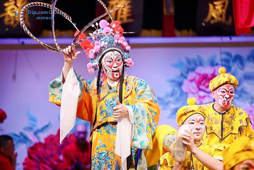 Chengdu: Sichuan Opera Face-Changing and Acrobatics Show - Key things to know before you go