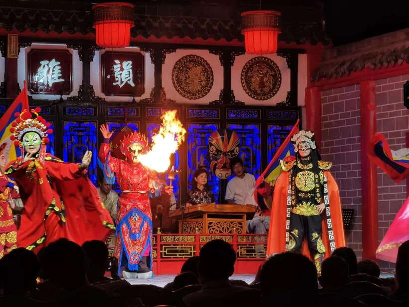 Chengdu: Sichuan Opera Face-Changing and Acrobatics Show - Shufeng Yayun: the Chengdu opera garden you can actually feel