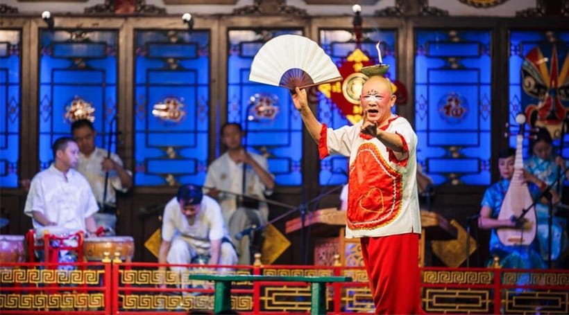 Chengdu: Sichuan Opera Show & Covered Bowl Tea & Massage - Costume dressing and the photo option: play dress-up, then decide