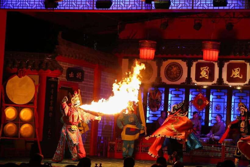 Chengdu: Sichuan Opera Show ShufengYayun & Covered Bowl Tea - ShufengYayun: why this Chengdu opera feels grounded