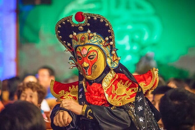 Chengdu Signature Opera Face Changing and Tea - What happens in the 80-minute Sichuan opera program