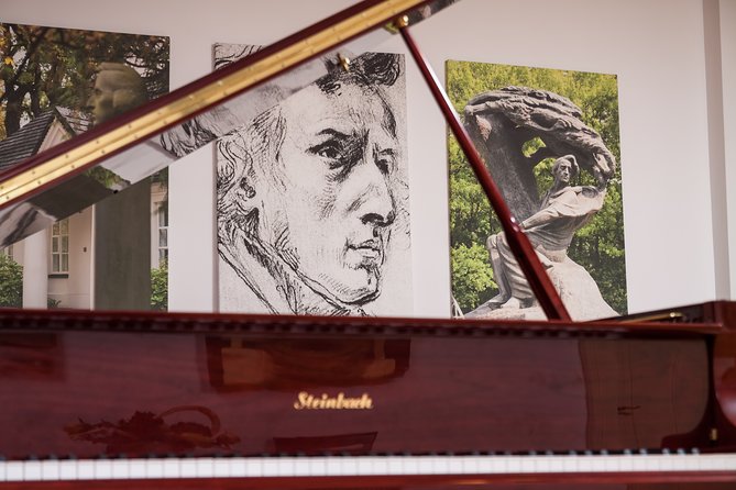 Chopin Piano Concert at Chopin Gallery with a Glass of Wine - The gallery visit and Chopin biography intro