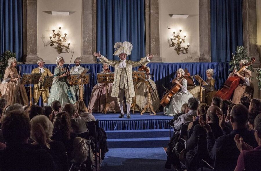 Cicchetti & Concert in Venice - Seating and crowd reality: how to protect your concert view