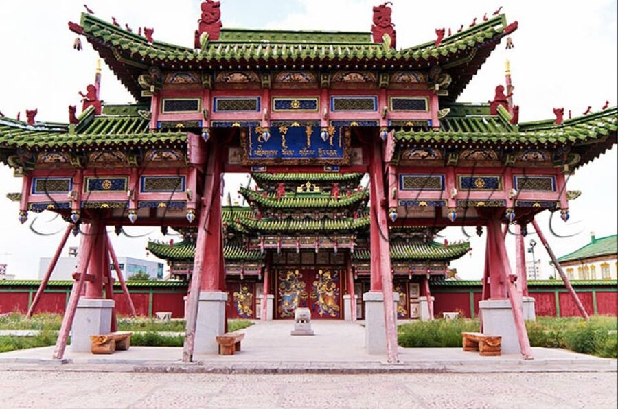 City tour all included, traditional music and dance concert - Gandan Monastery: when “architecture” becomes something you can feel