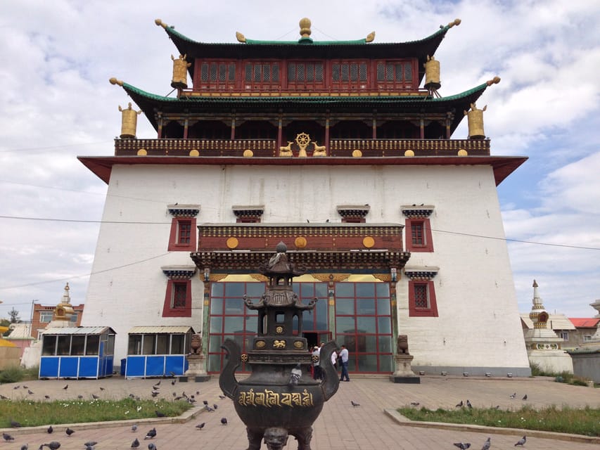 City tour all included, traditional music and dance concert - A Mongolian lunch plus State Department Store: the “real day” flavor