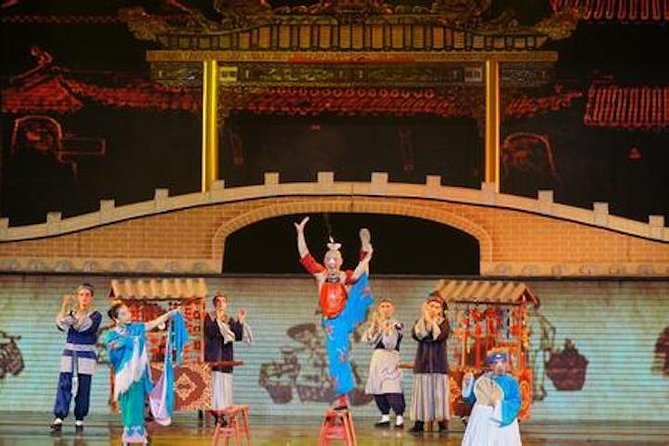Classsic sichuan Opera at sichuan Provincial Theater - The face-changing technique: why it feels like a magic trick