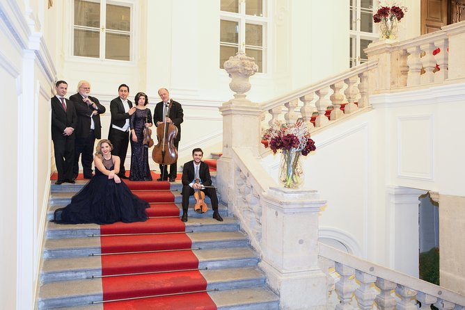 Concert at the Palais Schönborn-Batthyány by the Vienna Baroque Orchestra - What the palace hall feels like: heat, close seats, and sightlines