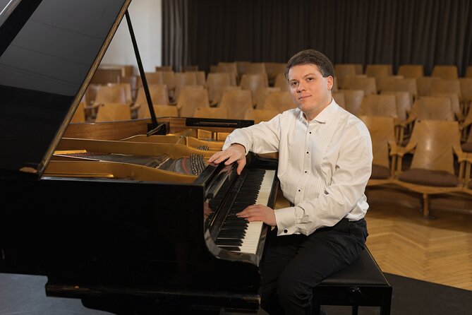 Everyday Chopin Concert at 7 PM with candlelight by the Castle - What the English introduction is likely to add