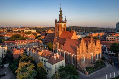 Gdansk: Chopin's Piano Concert by Candle Glow - Arriving at St. Catherine’s: lighting, seating, and staying comfortable