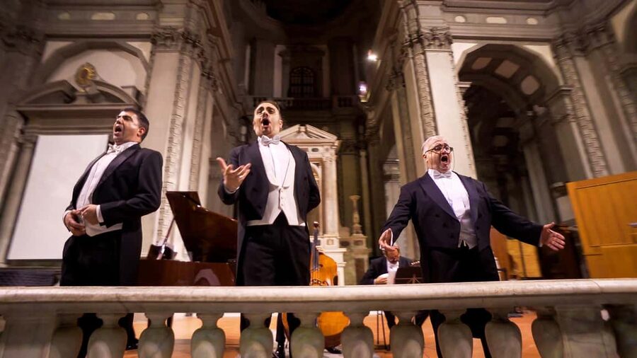 Heart of Florence: Dinner and Three Tenors Concert Ticket - Piazza della Signoria Dinner: the best kind of pre-show warm-up