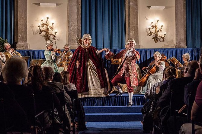 I Musici Veneziani Vivaldi's Four Seasons and Tenor arias - I Musici Veneziani: orchestra, soloists, and the costume effect
