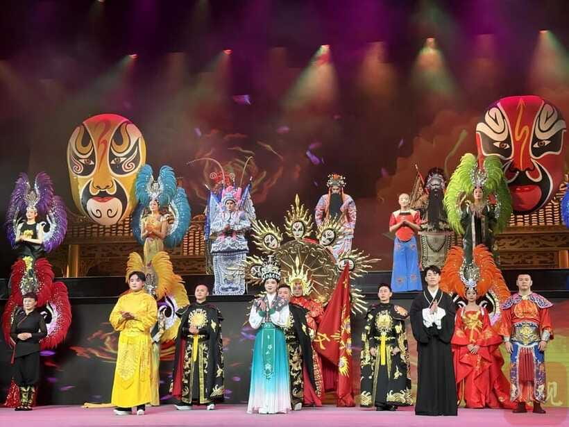 Jinjiang Theater:Eight-Face Changing-Legendary Sichuan Opera - Price and value: what $20 buys you in the Chengdu context