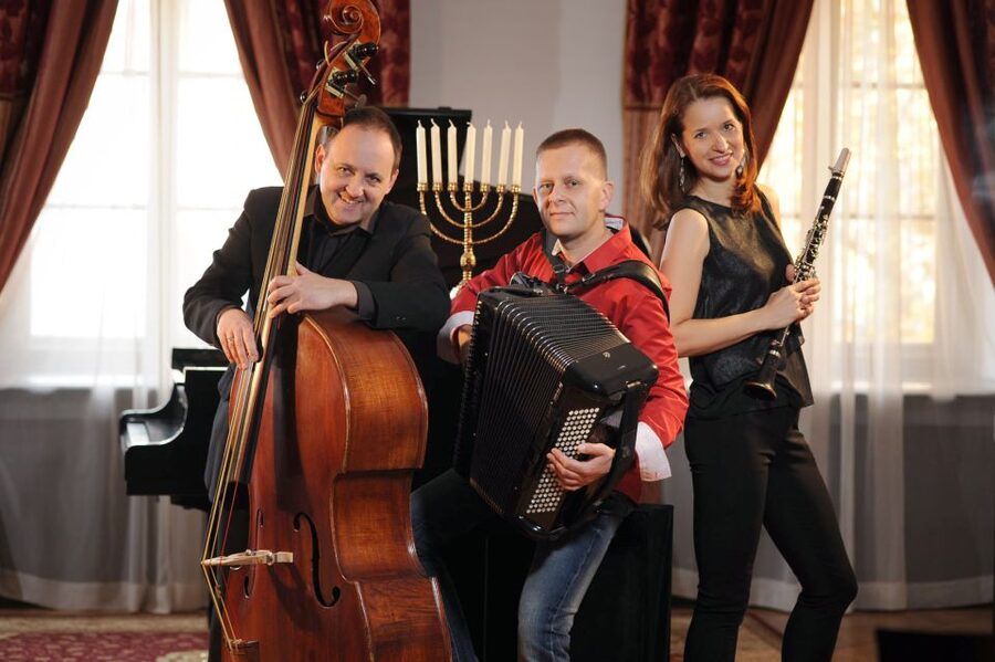 Krakow: Jewish-Style Klezmer Music Concert - The wine-tasting start at Teatr Figur: a gentle prelude before the concert