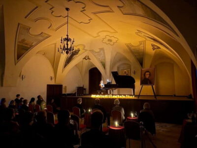 Kraków: VIP Candlelight Concert The Music of Fryderyk Chopin - Inside the 17th-Century Church: How Acoustics and VIP Seating Change What You Hear