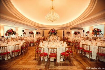 Kursalon Vienna: Strauss and Mozart Concert With Dinner - Dinner at Restaurant Johann: 3 or 4 courses that set the tone