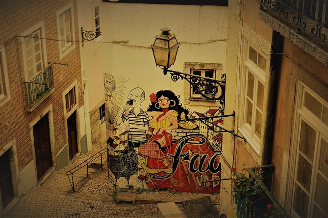 Lisbon Fado Experience: Walking Tour, Dinner and Live Music Show - Mouraria and Alfama on foot: how the walk becomes the lesson