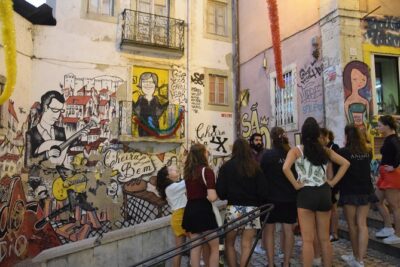 Lisbon Fado Experience: Walking Tour, Dinner and Live Music Show - The walk is the workout: what to expect physically