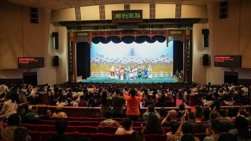 Liyuan Theater Beijing Opera Show Tickets - Language and subtitles: how to follow even when it’s in Chinese