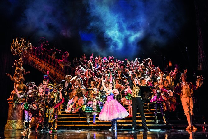 London Theatre: The Phantom of the Opera - The theatre atmosphere: heat, crowds, and the human factor