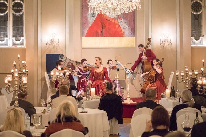 Mozart Dinner Concert in Salzburg - Live music and period costume: Amadeus Consort Salzburg at full volume
