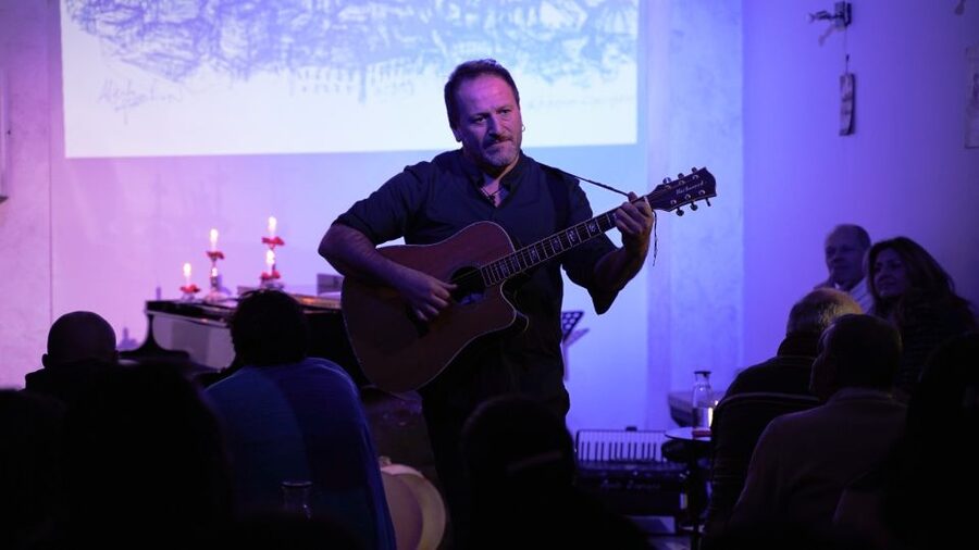 Naples: Traditional Neapolitan Music Concert - A 1-Hour Soundtrack to Naples at Galleria Principe di Napoli