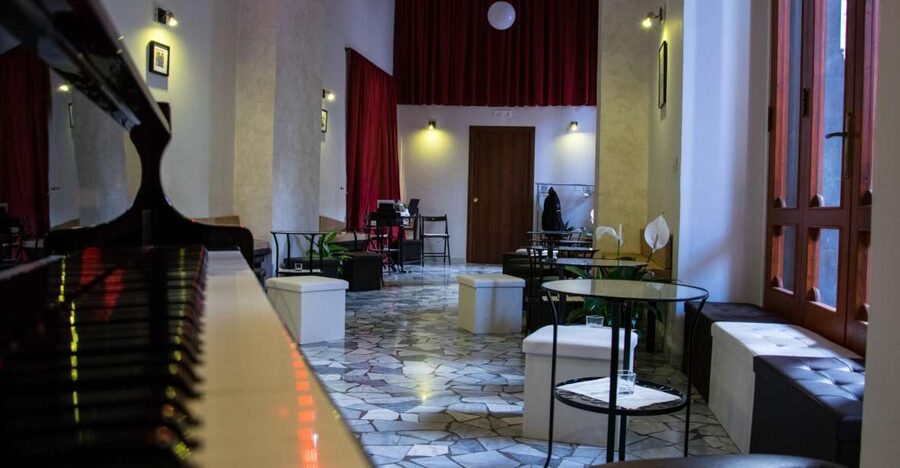 Naples: Traditional Neapolitan Music Concert - The Show Flow: From First Melody to the O Sole Mio Sing-Along