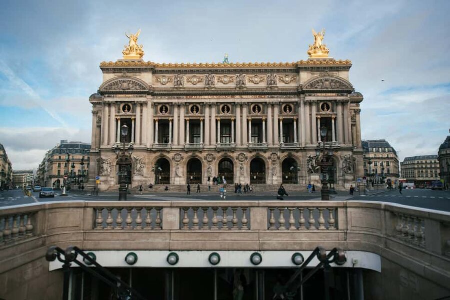 Pairs: The Opera to Hotel des Invalides Guided Walking Tour - Finding your guide at Place de l’Opéra
