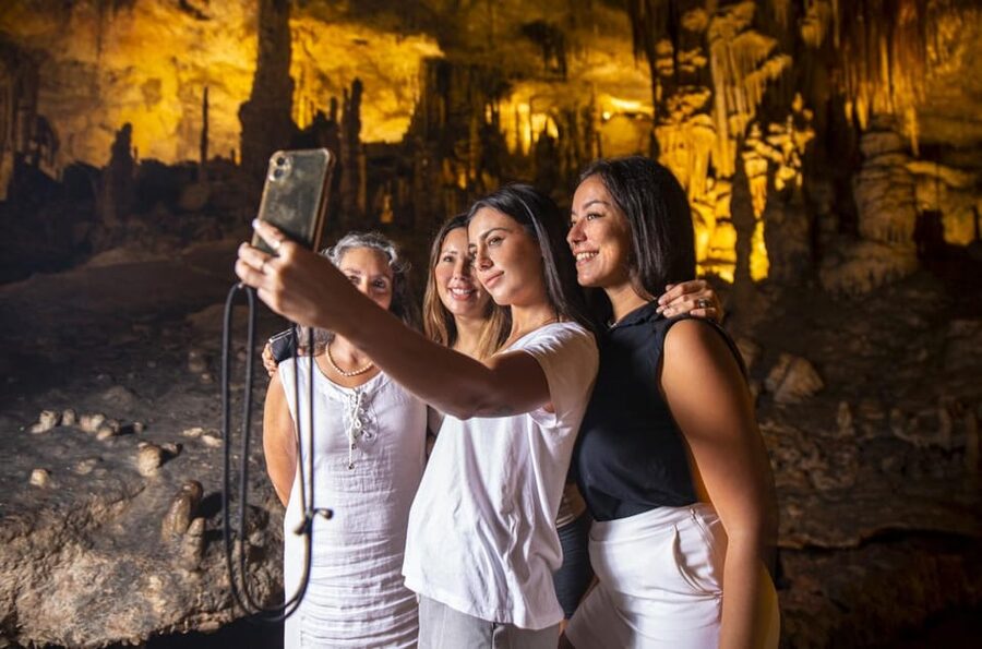 Palma: Caves of Drach Entrance, Music Concert, and Boat Trip - The live classical concert at Lake Martel: phones off, ears on