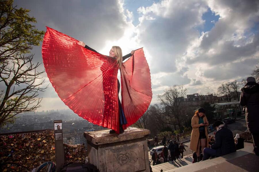 Paris: Opera Singer Guide in Montmartre - Meet Veronica Antonelli and the Montmartre Enchanté Concept