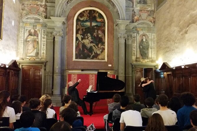 Pizza Dinner and Italian Opera Arias Concert in Florence - Santa Monaca Church opera: the setting does half the work