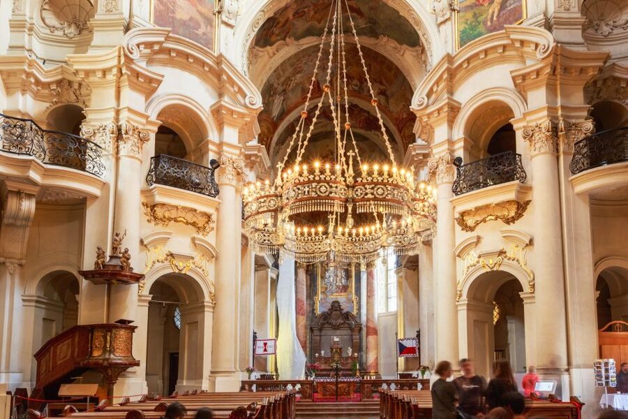 Prague: Classical Concert in St. Nicholas Church - Timing and meeting point: how to get in smoothly