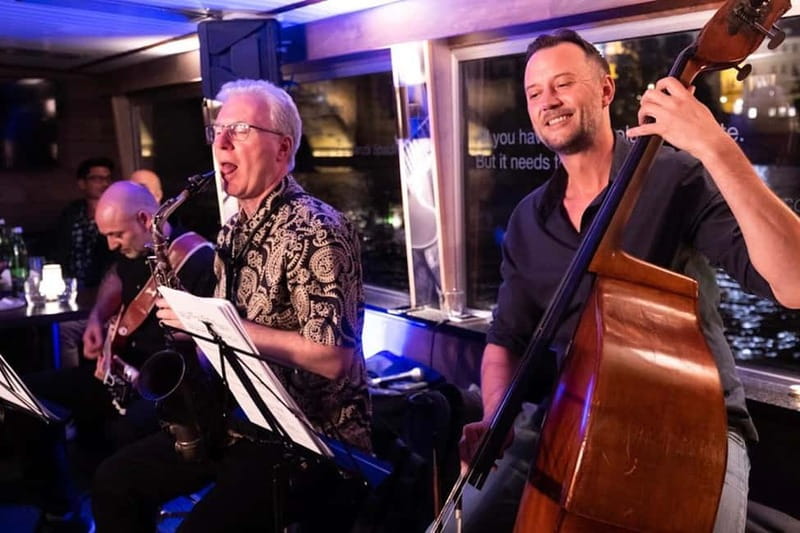 Prague: Jazz Boat Cruise with Live Concert and Optional Meal - The 2.5-hour flow: three music sets, two breaks, and sightseeing while you drift