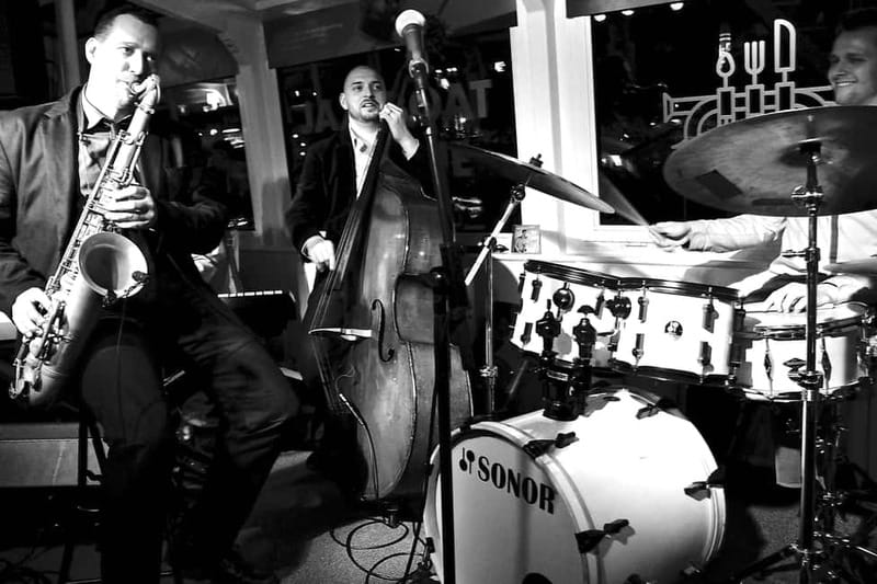 Prague: Jazz Boat Cruise with Live Concert and Optional Meal - Boarding at Jazz Boat: timing, seating closeness, and weather cover