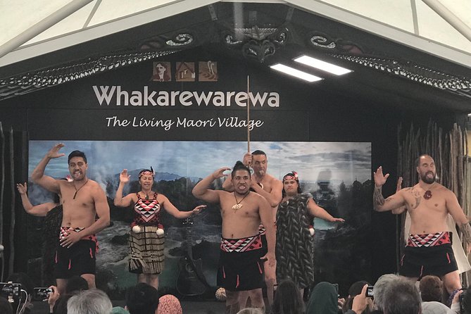 Private Shore Excursion Rotorua/ Tauranga Maori culture, Geyser & concert - Whakarewarewa Living Māori Village: geothermal culture plus a full performance