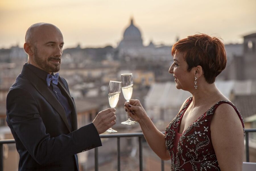 Rome: Rooftop Bar Opera Show - Practical comfort tips for a rooftop-to-hall evening