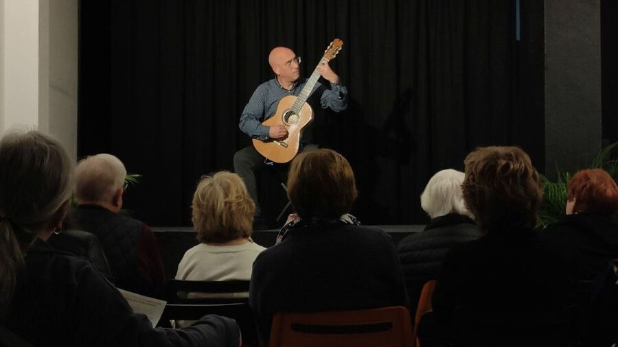Ronda: Spanish - Classical & Flamenco - Guitar Concert - Paco Seco: the performer behind this Spanish guitar concert