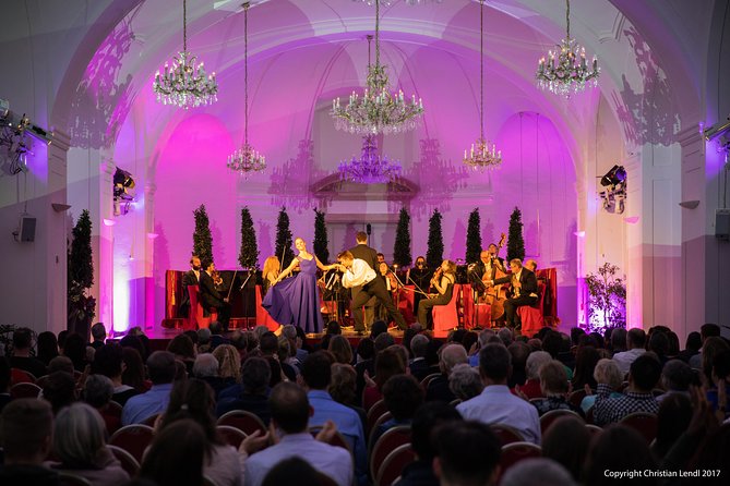 Schönbrunn Palace Concerts in Vienna - Seating, Sound, and Crowd Reality in a Live Concert Room