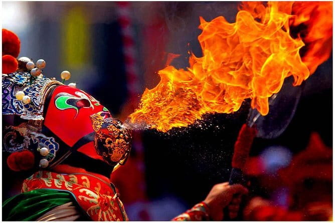 Sichuan Opera with face-changing at Sichuan opera theater - The evening’s story moments, including The Chengdu Lovers