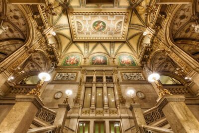 STATE OPERA - PRIVATE guided tour (tickets included) - Old pomp meets a postwar rebuild: the architecture story
