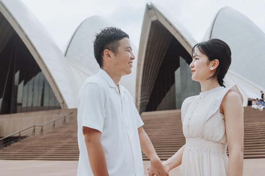 Sydney: Private Photoshoot outside the Opera House - How the 30–45 Minute Session Actually Feels On the Ground