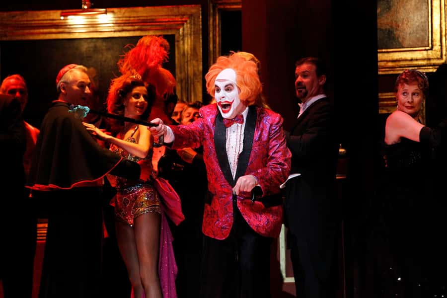 Sydney: Rigoletto at the Sydney Opera House - Before You Sit: Cloakroom Rules, Dress, and Late Entry Reality