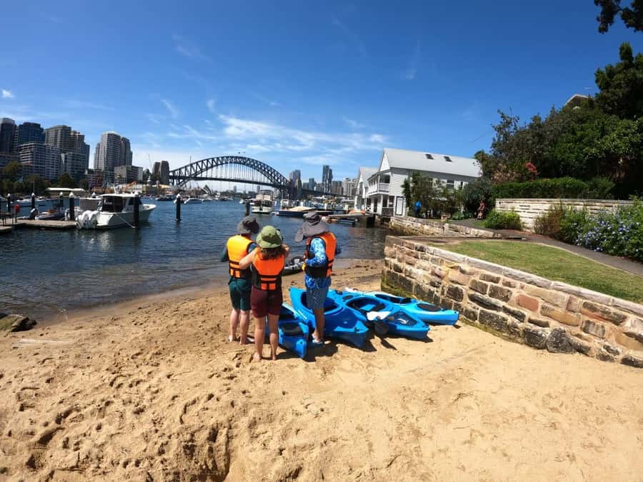 Sydney: Sunset Kayak - Opera & Harbour Bridge Tour (5p. max) - Guide energy and photo help: Isaac’s role in making it easy